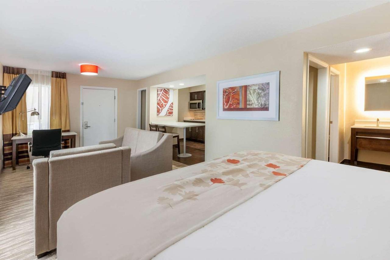 Hawthorn By Wyndham Detroit Southfield