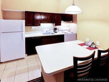 Hawthorn By Wyndham Detroit Hotel 3*